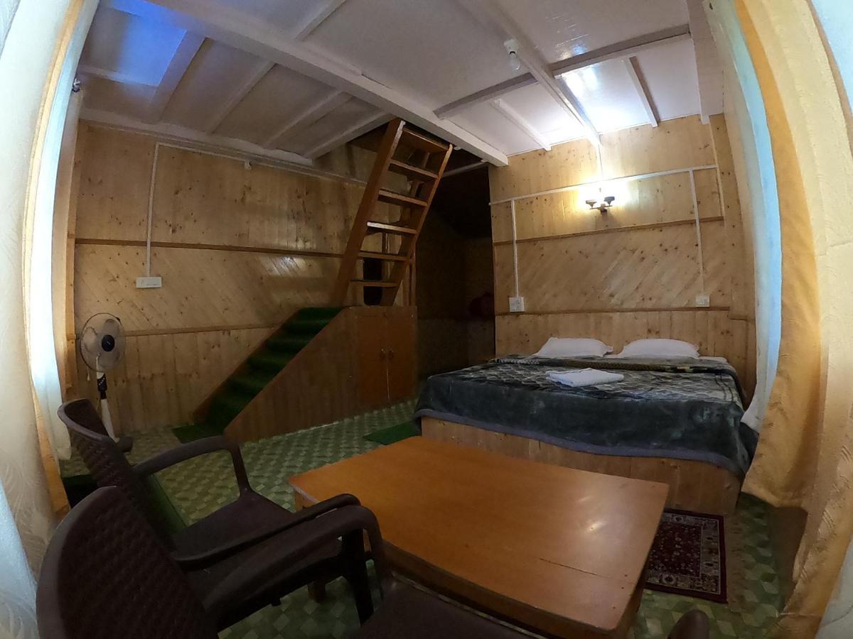 Reverberate Cafe & Cottages - Negi'S Place Jibhi المظهر الخارجي الصورة