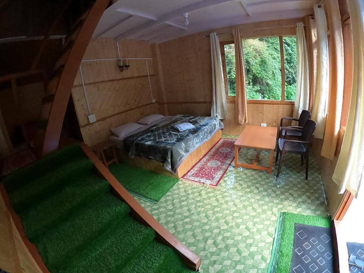 Reverberate Cafe & Cottages - Negi'S Place Jibhi المظهر الخارجي الصورة
